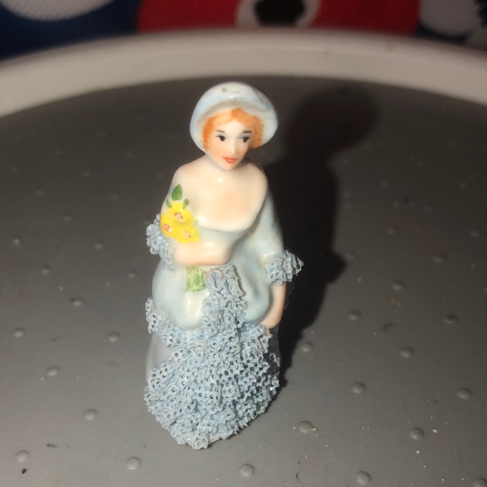 VINTAGE IRISH DRESDEN PORCELAIN FIGURINE